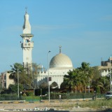 Bei der Stadtrundfahrt bieten sich auch Blicke auf die Moschee Hurghada